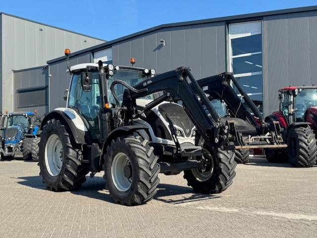 Valtra N104 Hitech5 met voorlader 4700 uur! - Tractor: foto 2 Valtra N104 Hitech5 met voorlader 4700 uur! - Tractor: foto 2