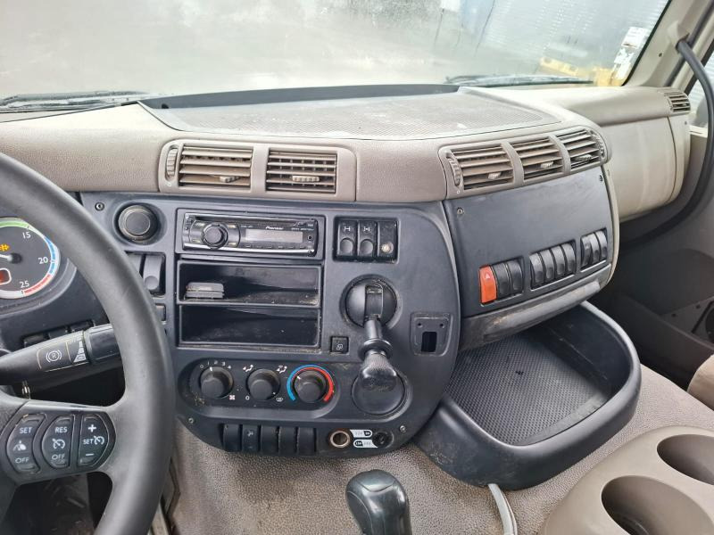 Camión cisterna para transporte de alimentos DAF 85 .410: foto 11