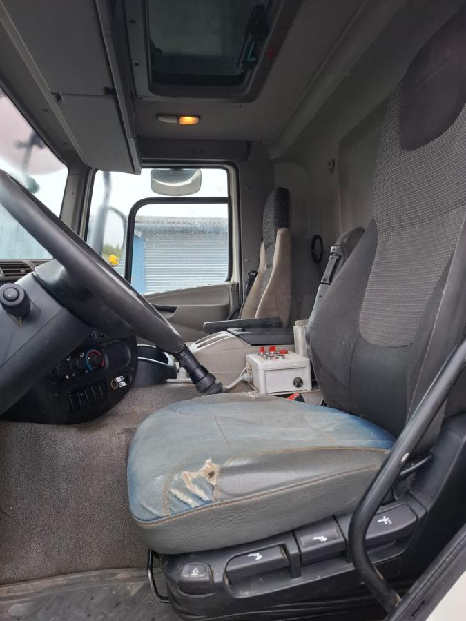 Camión cisterna para transporte de alimentos DAF 85 .410: foto 10