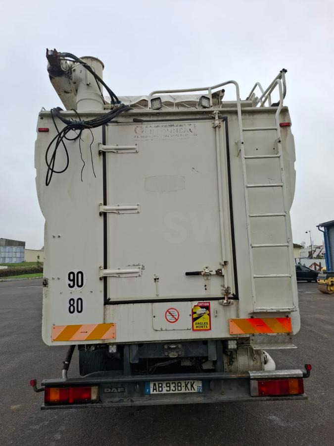 Camión cisterna para transporte de alimentos DAF 85 .410: foto 7