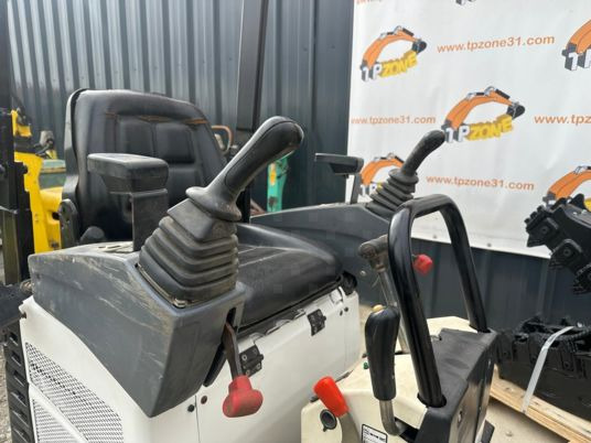 Bobcat E10 Joystick à 12500€ HT - Miniexcavadora: foto 3 Bobcat E10 Joystick à 12500€ HT - Miniexcavadora: foto 3