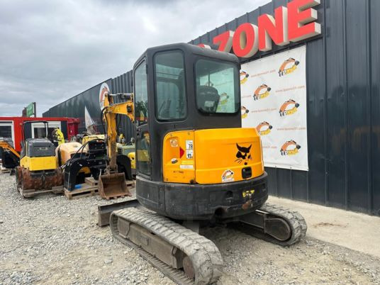 Bobcat E35 Cabine à 23 500 € HT - Miniexcavadora: foto 4 Bobcat E35 Cabine à 23 500 € HT - Miniexcavadora: foto 4