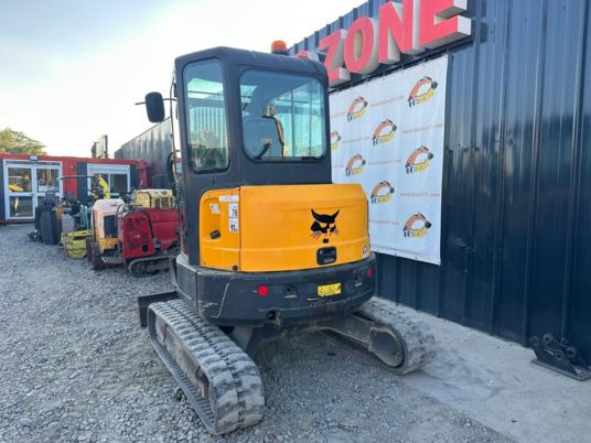 Bobcat E35 Cabine à 23500 € HT - Miniexcavadora: foto 4 Bobcat E35 Cabine à 23500 € HT - Miniexcavadora: foto 4