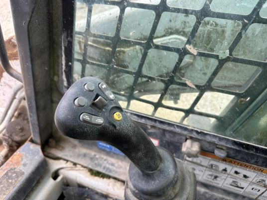 Bobcat T190 Joystick à 19 900 € HT - Minicargadora de cadenas: foto 3 Bobcat T190 Joystick à 19 900 € HT - Minicargadora de cadenas: foto 3