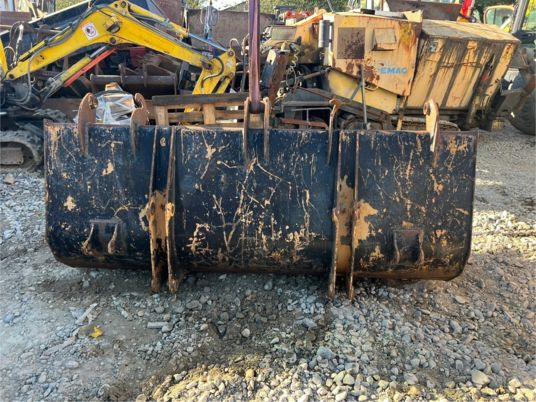 Godet chargeur pour Tracto - Cazo: foto 4 Godet chargeur pour Tracto - Cazo: foto 4