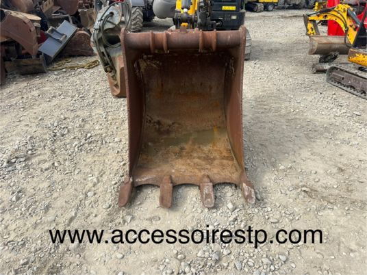 Godet de terrassement 1M - M6 - Cazo para excavadora para Maquinaria de construcción: foto 1 Godet de terrassement 1M - M6 - Cazo para excavadora para Maquinaria de construcción: foto 1