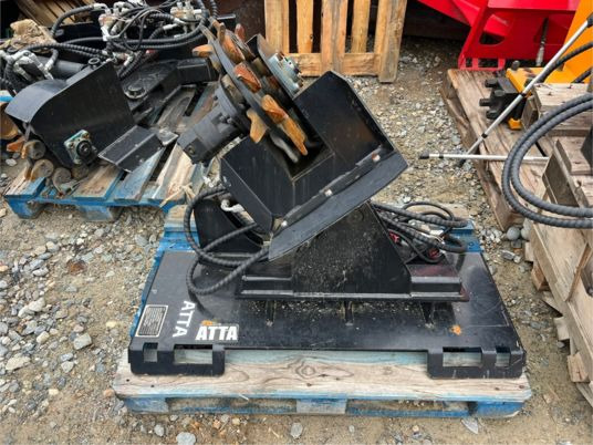 Rogneuse de souche pour mini chargeur - Triturador de tocones: foto 1 Rogneuse de souche pour mini chargeur - Triturador de tocones: foto 1