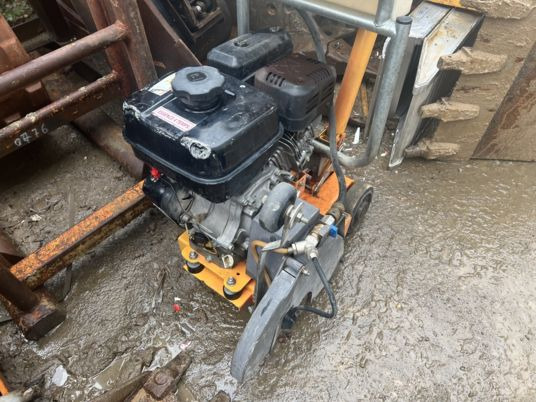 Scie à sol HUSQVARNA - Equipo de construcción: foto 4 Scie à sol HUSQVARNA - Equipo de construcción: foto 4