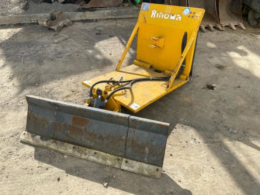 Lame bull pour mini dumper hinowa - Hoja de bulldozer para Maquinaria de construcción: foto 1 Lame bull pour mini dumper hinowa - Hoja de bulldozer para Maquinaria de construcción: foto 1