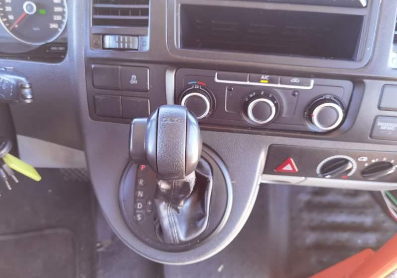 Autobús suburbano VW T5 KUTSENITS CITY 17 miejsc siedzących 2013 rok: foto 15