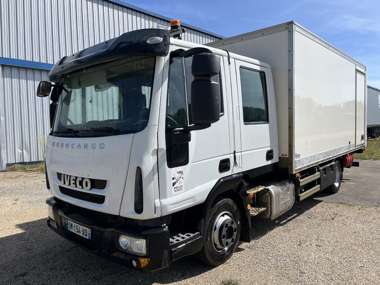 Iveco Eurocargo 100E22 caisse double cabine 7 places - Camión caja cerrada: foto 1 Iveco Eurocargo 100E22 caisse double cabine 7 places - Camión caja cerrada: foto 1
