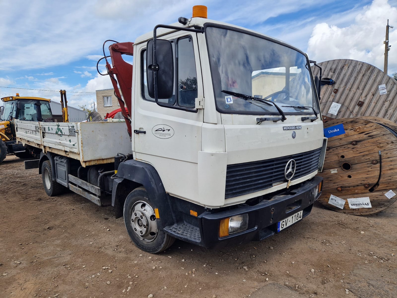 MERCEDES-BENZ Vario 814 - Camión grúa: foto 1 MERCEDES-BENZ Vario 814 - Camión grúa: foto 1