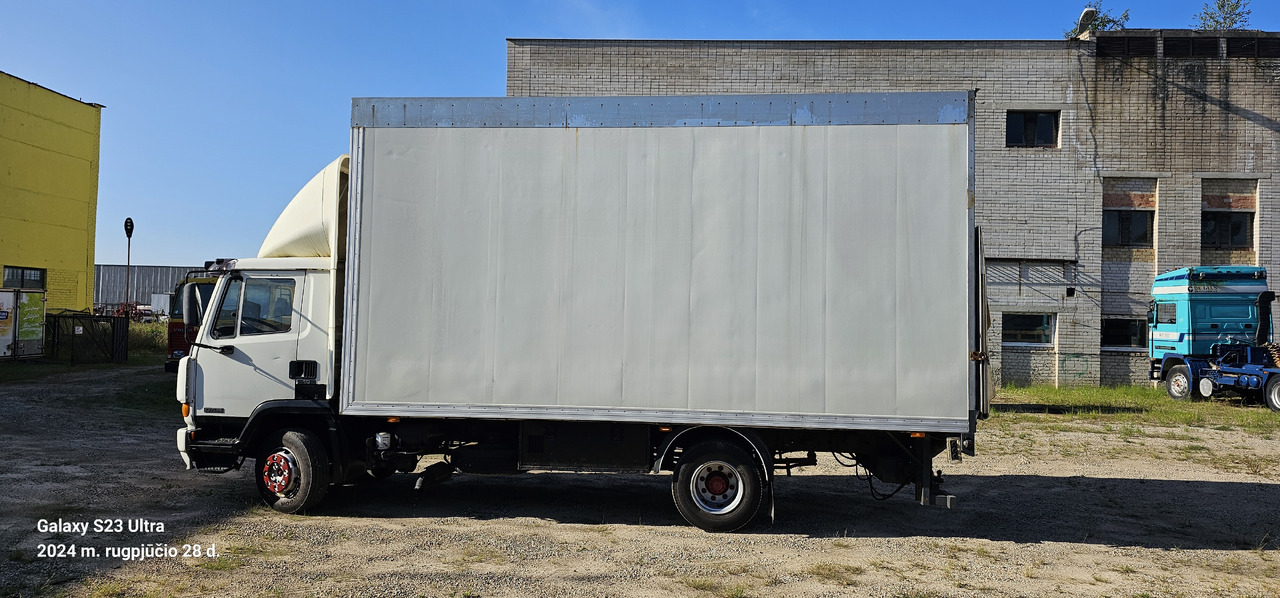 DAF 45.160 - Camión caja cerrada: foto 2 DAF 45.160 - Camión caja cerrada: foto 2