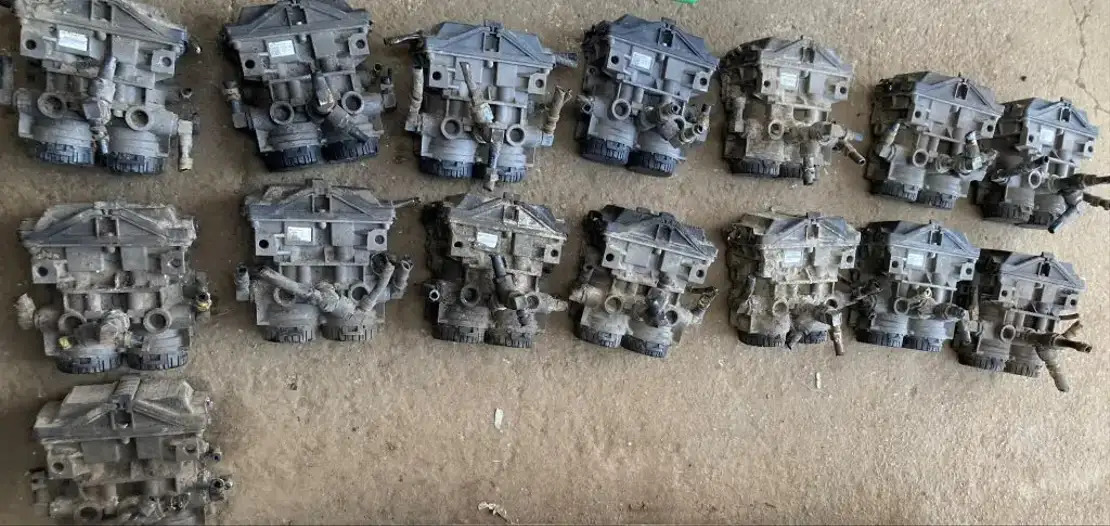 MAN Knorr Bremse 0486204017 Ventil EBS 81.52106.6014 Zweikanalmodul - Sistema eléctrico para Autobús: foto 2 MAN Knorr Bremse 0486204017 Ventil EBS 81.52106.6014 Zweikanalmodul - Sistema eléctrico para Autobús: foto 2