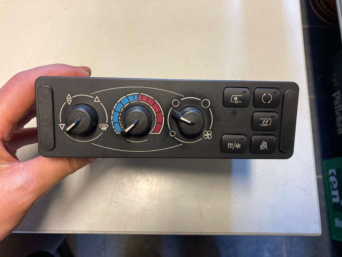 Wabco Wabco Klimabedienteil 4461950040 MAN Lions City 446 195 004 0 - Cabina e interior para Autobús: foto 1 Wabco Wabco Klimabedienteil 4461950040 MAN Lions City 446 195 004 0 - Cabina e interior para Autobús: foto 1