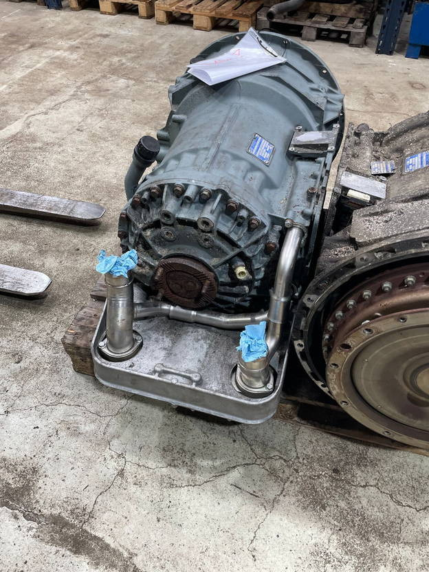 ZF ZF Ölkühler Wärmetauscher Getriebeölkühler Ecolife 6AP 1400 1700 - Enfriador de aceite para Autobús: foto 4 ZF ZF Ölkühler Wärmetauscher Getriebeölkühler Ecolife 6AP 1400 1700 - Enfriador de aceite para Autobús: foto 4