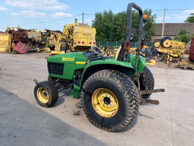 Tractor JOHN DEERE 4710: foto 6