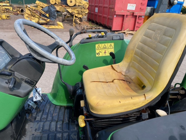 Tractor JOHN DEERE 4710: foto 8
