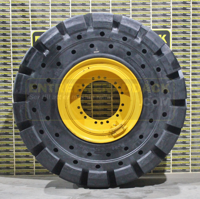Complete solid wheels 26.5-25 on rims for Volvo L110/L120E - Cargadora de ruedas: foto 4 Complete solid wheels 26.5-25 on rims for Volvo L110/L120E - Cargadora de ruedas: foto 4