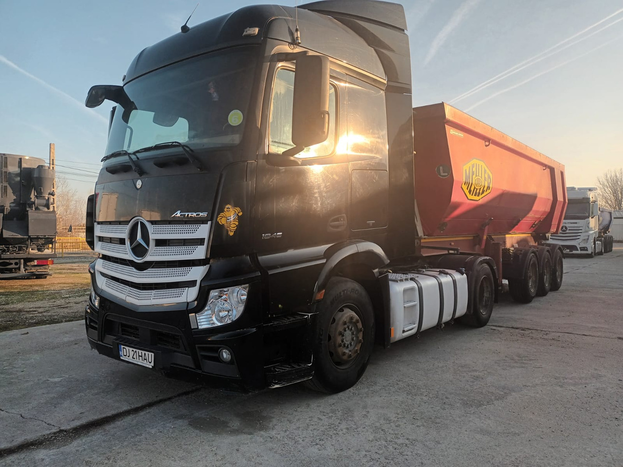 Tractor Head Mercedes-Benz Actros (2014) + Semi-trailer Tipper Meiller – Kipper (2004) - Cabeza tractora: foto 1 Tractor Head Mercedes-Benz Actros (2014) + Semi-trailer Tipper Meiller – Kipper (2004) - Cabeza tractora: foto 1