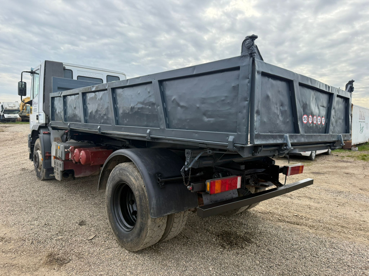 IVECO EUROTRAKKER TIPPER - Camión volquete: foto 4 IVECO EUROTRAKKER TIPPER - Camión volquete: foto 4