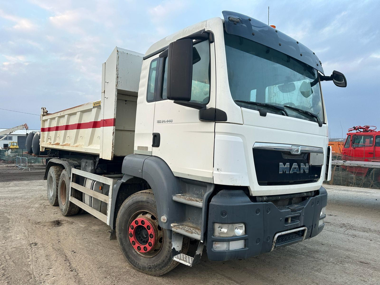 MAN TGS 24.440 Tipper - Camión volquete: foto 1 MAN TGS 24.440 Tipper - Camión volquete: foto 1