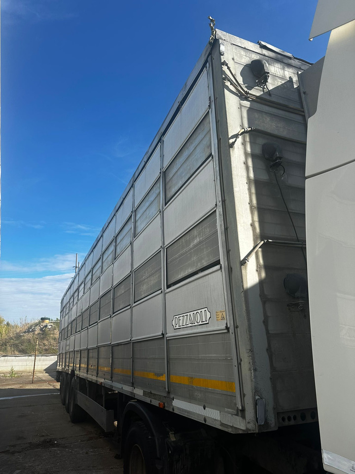 PEZZAIOLLI Animal Transport Semi-trailer - Semirremolque transporte de ganado: foto 2 PEZZAIOLLI Animal Transport Semi-trailer - Semirremolque transporte de ganado: foto 2