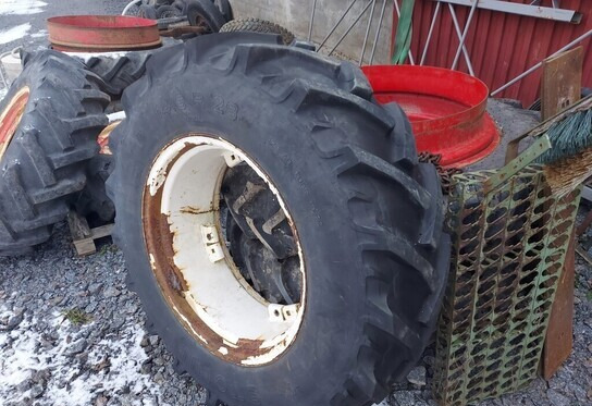 14.9R28 rengas - Valtra - Neumático para Tractor: foto 1 14.9R28 rengas - Valtra - Neumático para Tractor: foto 1