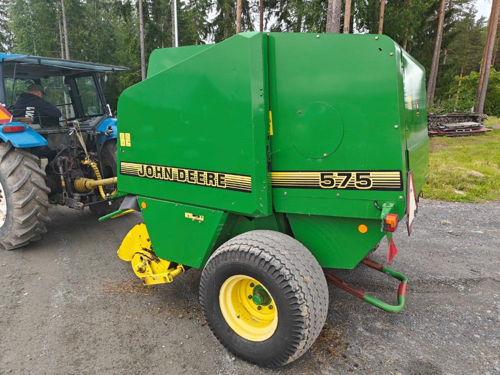 JOHN DEERE Pyöröpaalain 575 - Cosechadora de granos: foto 2 JOHN DEERE Pyöröpaalain 575 - Cosechadora de granos: foto 2