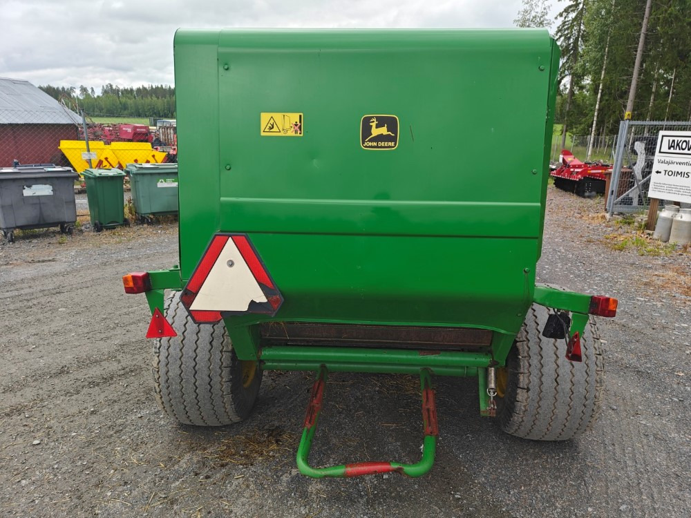 JOHN DEERE Pyöröpaalain 575 - Cosechadora de granos: foto 3 JOHN DEERE Pyöröpaalain 575 - Cosechadora de granos: foto 3