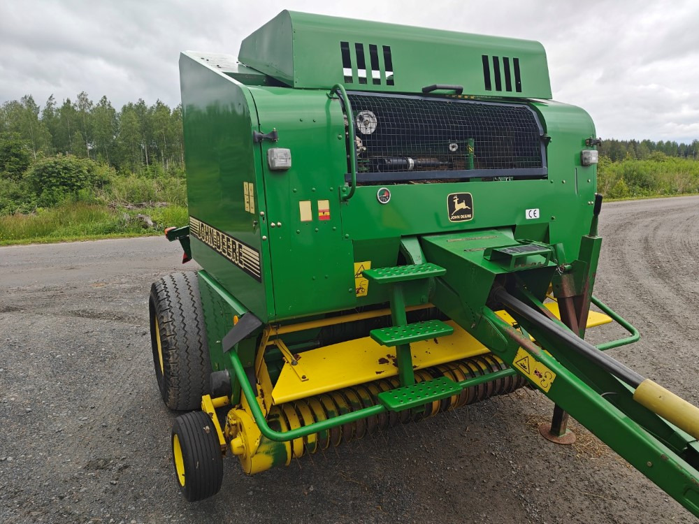 JOHN DEERE Pyöröpaalain 575 - Cosechadora de granos: foto 5 JOHN DEERE Pyöröpaalain 575 - Cosechadora de granos: foto 5