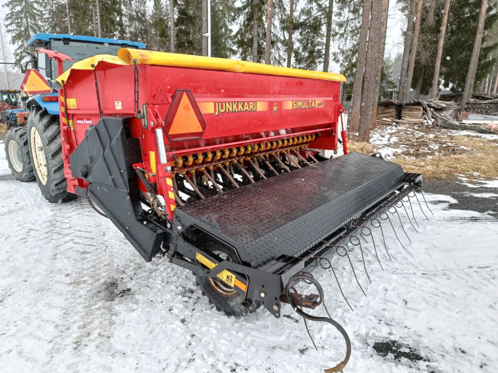 Junkkari Simulta S3000T Takapyöräkone kiekkovantailla - Combinado de siembra: foto 2 Junkkari Simulta S3000T Takapyöräkone kiekkovantailla - Combinado de siembra: foto 2