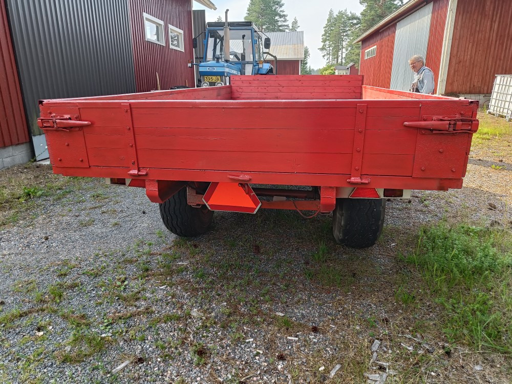 Kipa kippikärry 1-akselinen, kantavuus 7000kg, siisti kärry - Remolque volquete agrícola: foto 4 Kipa kippikärry 1-akselinen, kantavuus 7000kg, siisti kärry - Remolque volquete agrícola: foto 4