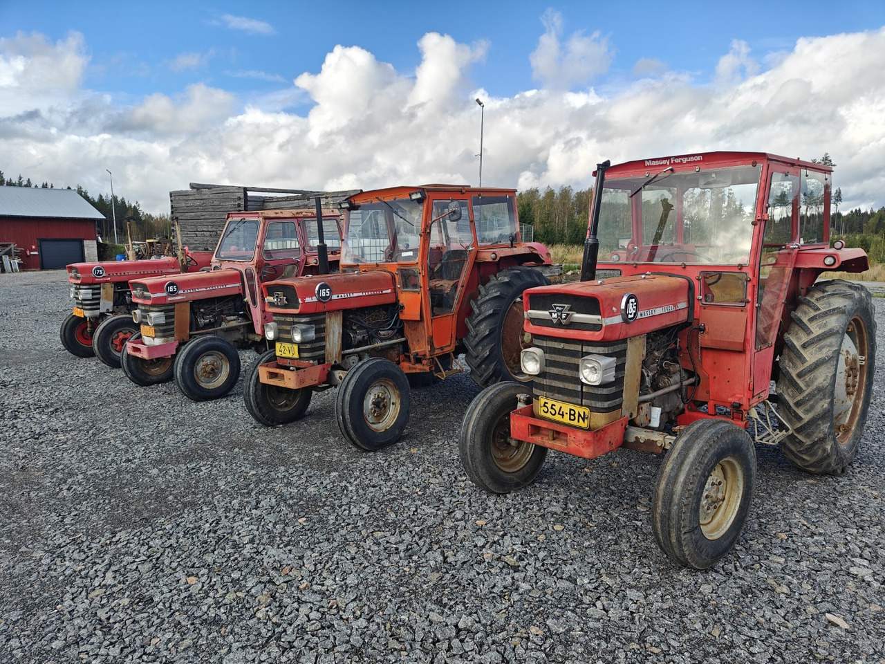 MASSEY FERGUSON 165, 165S ja 175 traktoreita 4 kpl / 4pcs - Tractor: foto 2 MASSEY FERGUSON 165, 165S ja 175 traktoreita 4 kpl / 4pcs - Tractor: foto 2