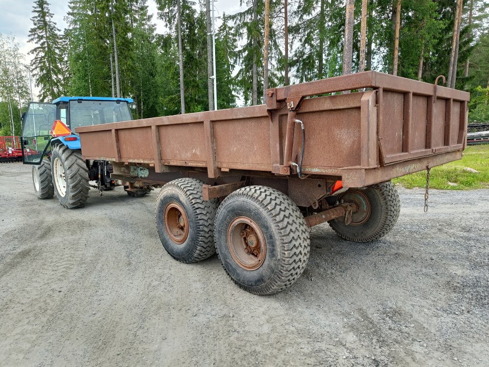 Maansiirtokärry 2-akselinen Hydraulisella takalaidalla, katso video! - Remolque volquete agrícola: foto 3 Maansiirtokärry 2-akselinen Hydraulisella takalaidalla, katso video! - Remolque volquete agrícola: foto 3