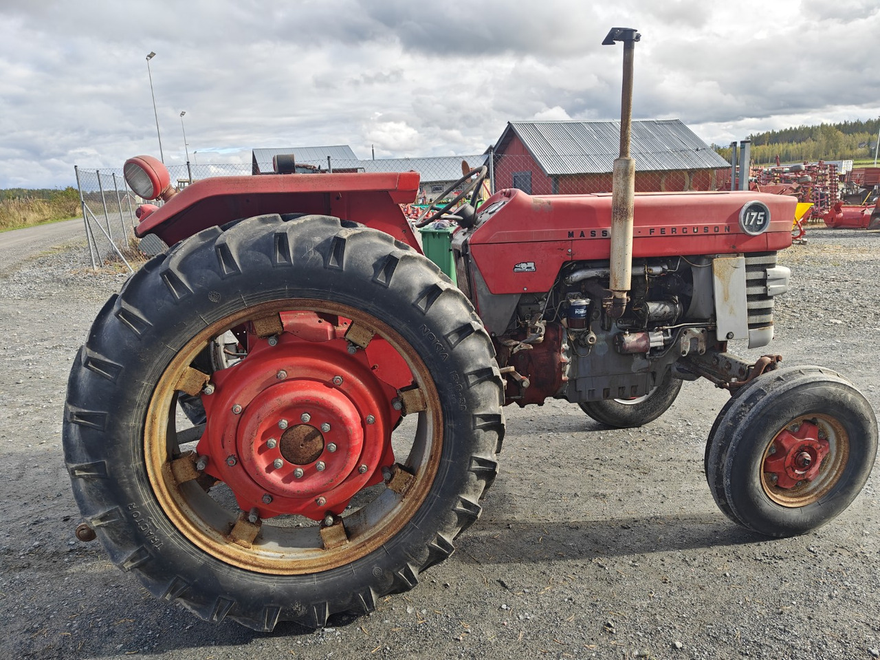 Massey Ferguson 175 Multi Power Avomalli, katso video! - Tractor: foto 4 Massey Ferguson 175 Multi Power Avomalli, katso video! - Tractor: foto 4