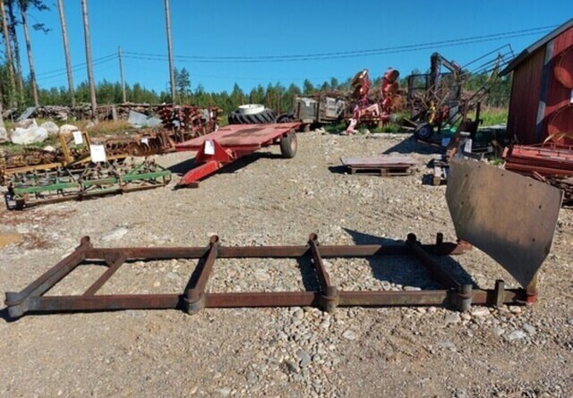 Metsäkärryn alusta 8 pankoinen pituus 400cm - Remolque forestal: foto 1 Metsäkärryn alusta 8 pankoinen pituus 400cm - Remolque forestal: foto 1
