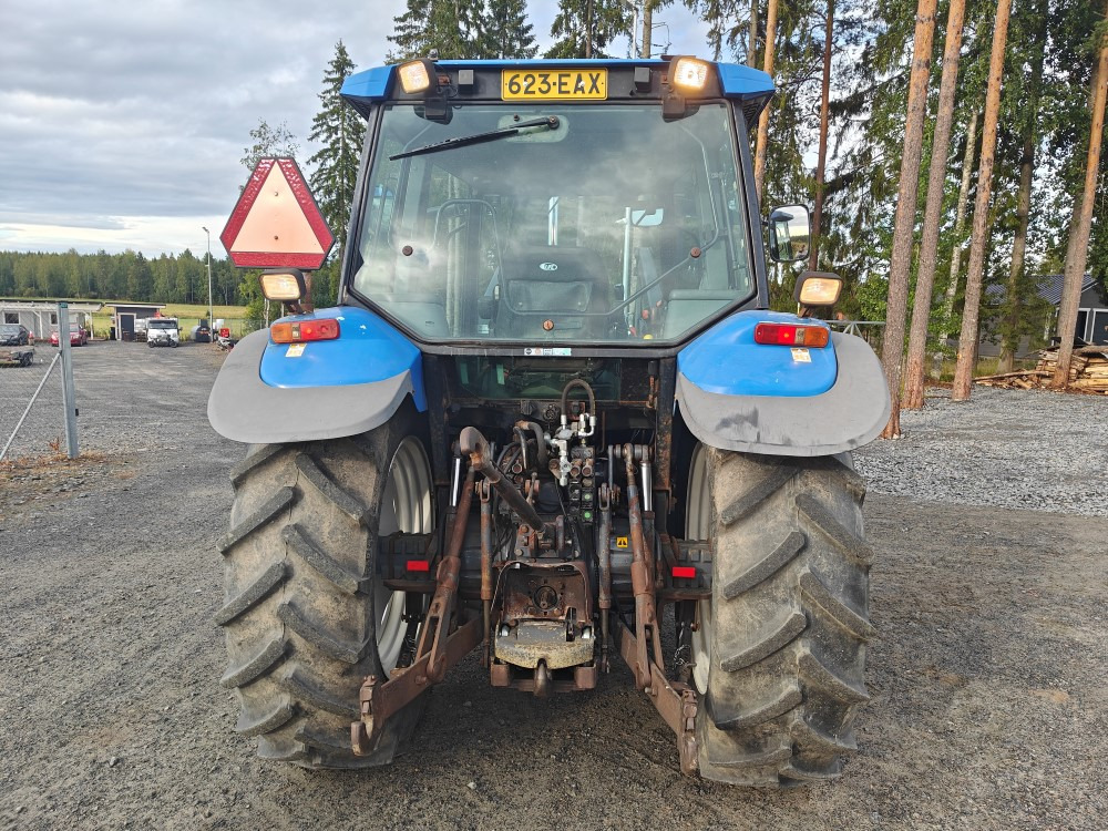 New Holland TS100, ES vaihteisto, ilmastointi, etukuormaaja Ålö Q55, katso video! - Tractor: foto 4 New Holland TS100, ES vaihteisto, ilmastointi, etukuormaaja Ålö Q55, katso video! - Tractor: foto 4