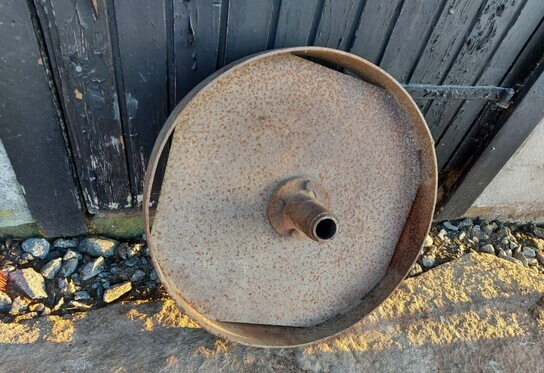 Tukipyörä vanhaan sarka-auraan - Arado: foto 1 Tukipyörä vanhaan sarka-auraan - Arado: foto 1