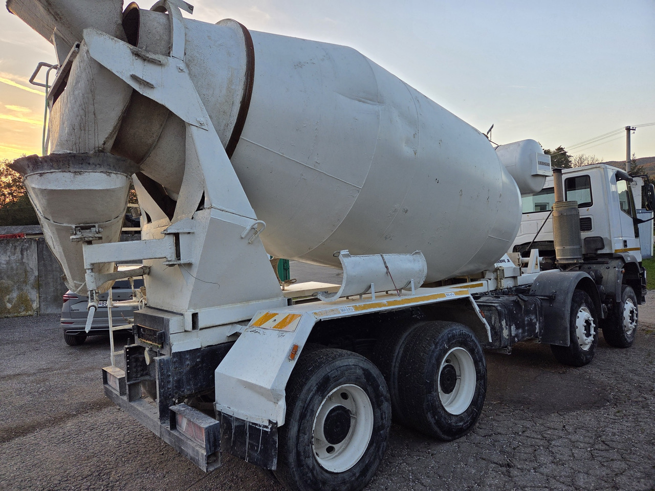 IVECO EURO TRAKKER MP340E35HB 8x4 MIX (chassis ) - Camión hormigonera: foto 4 IVECO EURO TRAKKER MP340E35HB 8x4 MIX (chassis ) - Camión hormigonera: foto 4