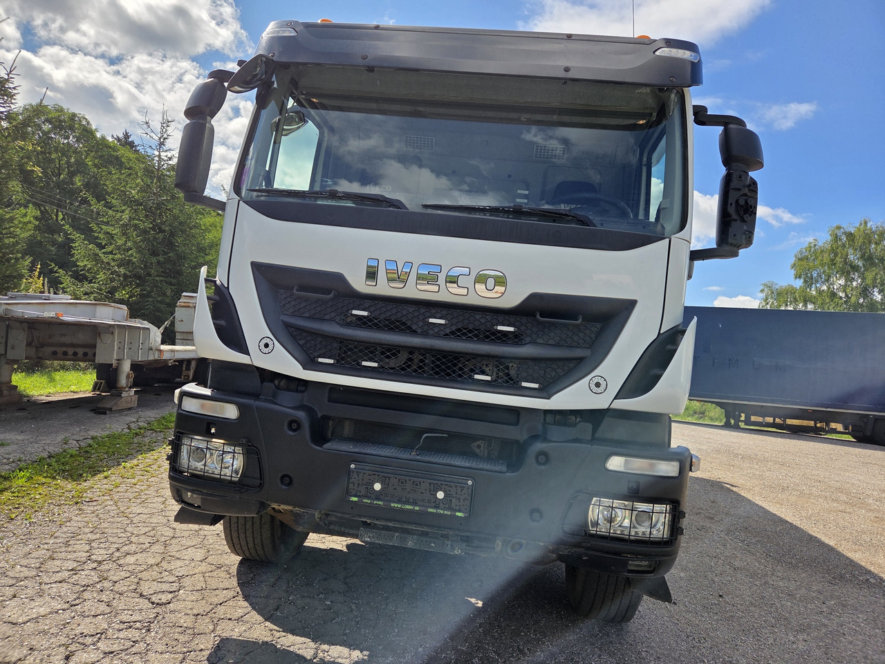 IVECO TRAKKER 500 8x4 EURO6 Bordmatik - Camión volquete: foto 2 IVECO TRAKKER 500 8x4 EURO6 Bordmatik - Camión volquete: foto 2
