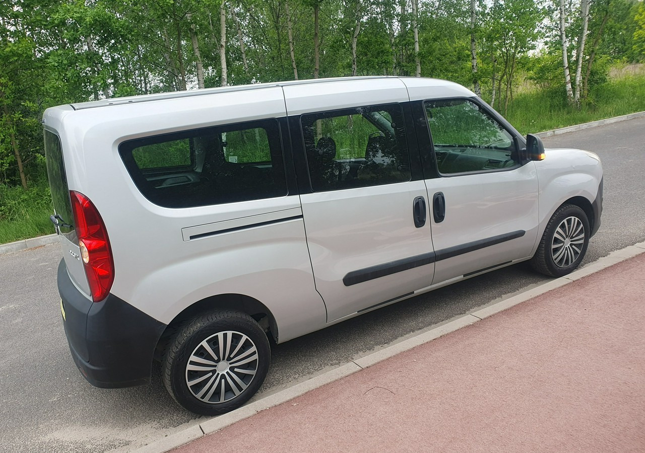 Fiat Doblo long*combo *doblo* krajówka *fv vat 23%* - Furgoneta combi: foto 5 Fiat Doblo long*combo *doblo* krajówka *fv vat 23%* - Furgoneta combi: foto 5