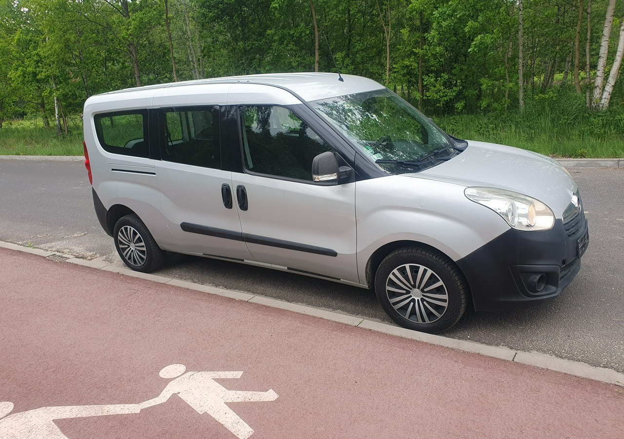 Fiat Doblo long*combo *doblo* krajówka *fv vat 23%* - Furgoneta combi: foto 4 Fiat Doblo long*combo *doblo* krajówka *fv vat 23%* - Furgoneta combi: foto 4