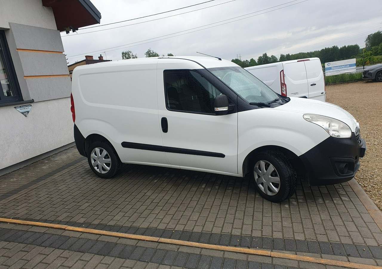 Opel Combo Opel Combo 1.4 Benzyna Polski Salon - Furgón: foto 4 Opel Combo Opel Combo 1.4 Benzyna Polski Salon - Furgón: foto 4