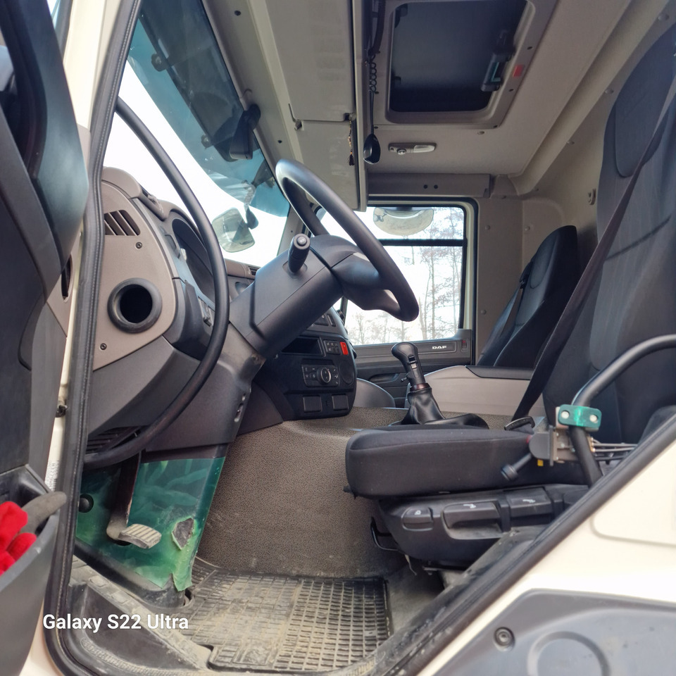 Foto del interior 1: Camión volquete DAF CF 450 FAD