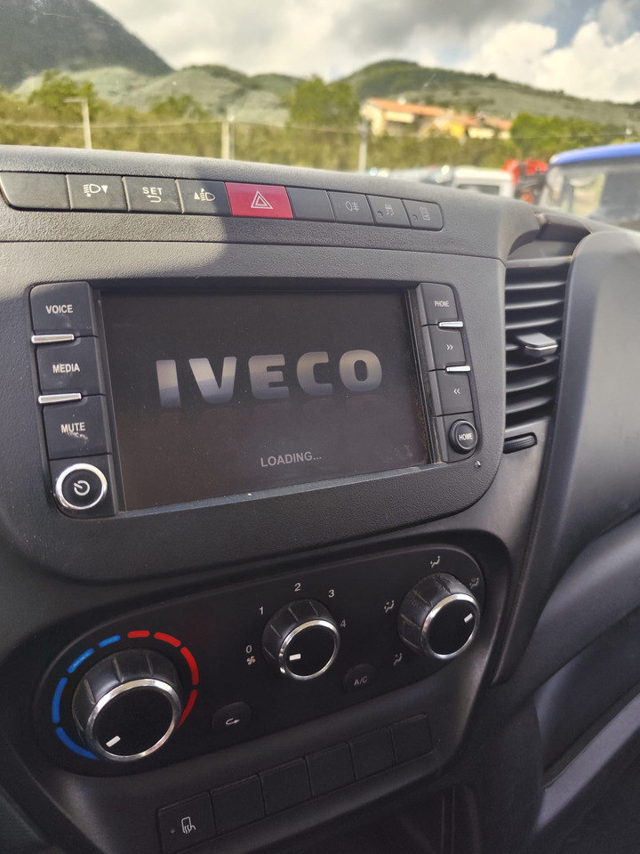 IVECO DAILY 35-130 - Furgoneta basculante: foto 5 IVECO DAILY 35-130 - Furgoneta basculante: foto 5