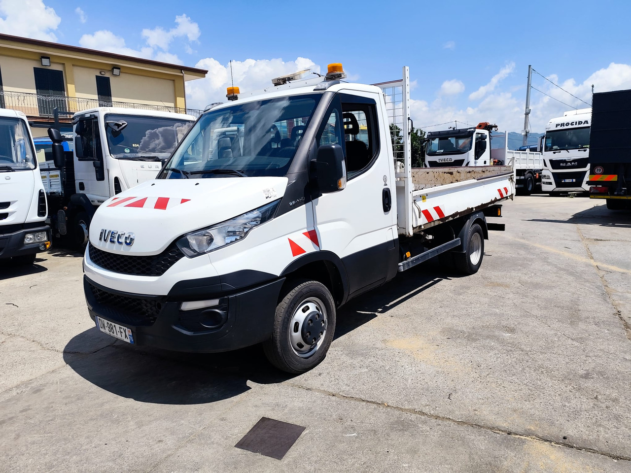 IVECO DAILY 35-130 - Furgoneta basculante: foto 2 IVECO DAILY 35-130 - Furgoneta basculante: foto 2