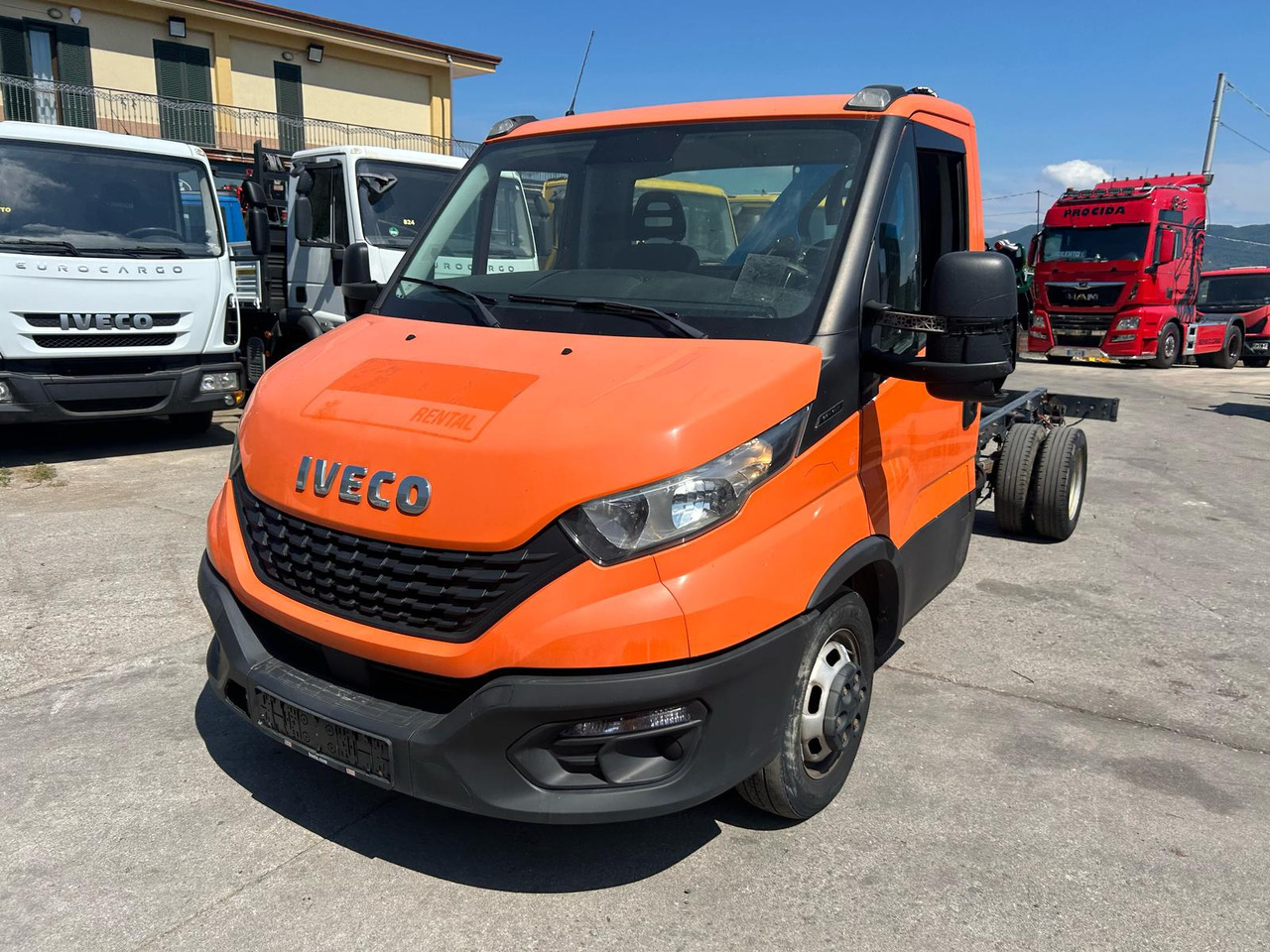 IVECO DAILY 35-140 - Camión grúa: foto 1 IVECO DAILY 35-140 - Camión grúa: foto 1