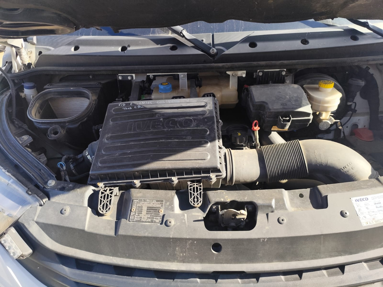 IVECO DAILY 35-150 - Camión volquete, Camión grúa: foto 2 IVECO DAILY 35-150 - Camión volquete, Camión grúa: foto 2