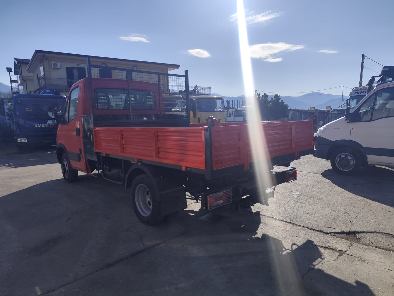 Furgoneta basculante IVECO DAILY 35C13: foto 11